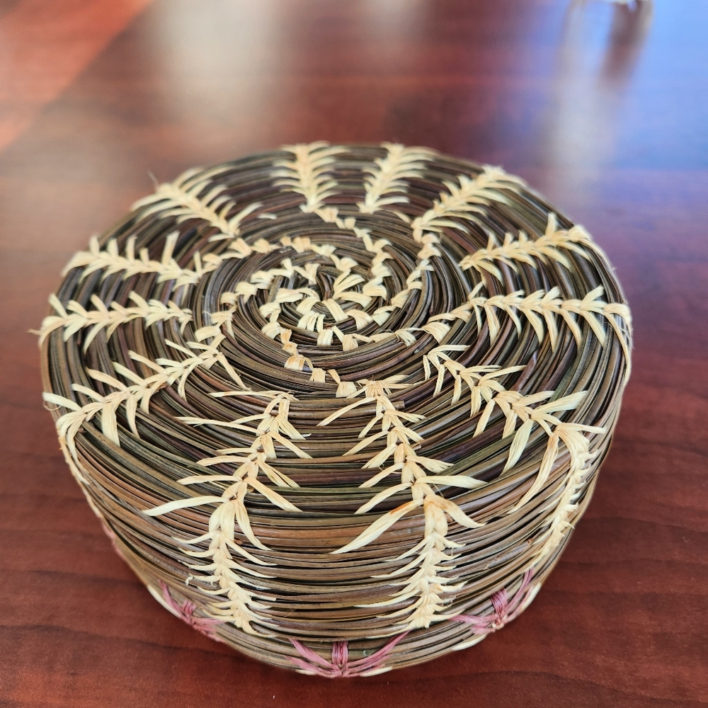 Gorgeous Handwoven Handmade Pine Needle Rafia Basket